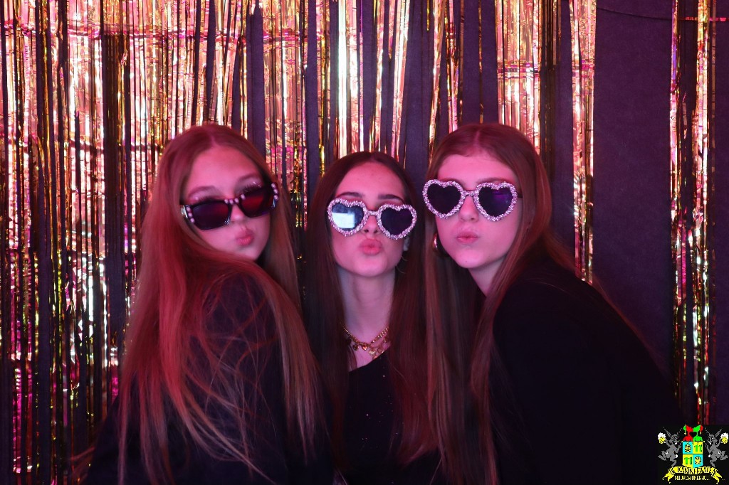 ../Images/Jeugd Opwarmbal Photobooth 325.jpg